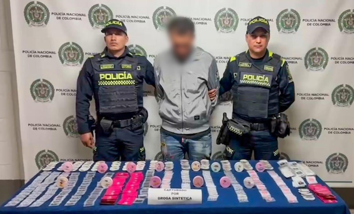 Capturaron a hombre que transportaba 2.700 dosis de drogas sintéticas, en Medellín