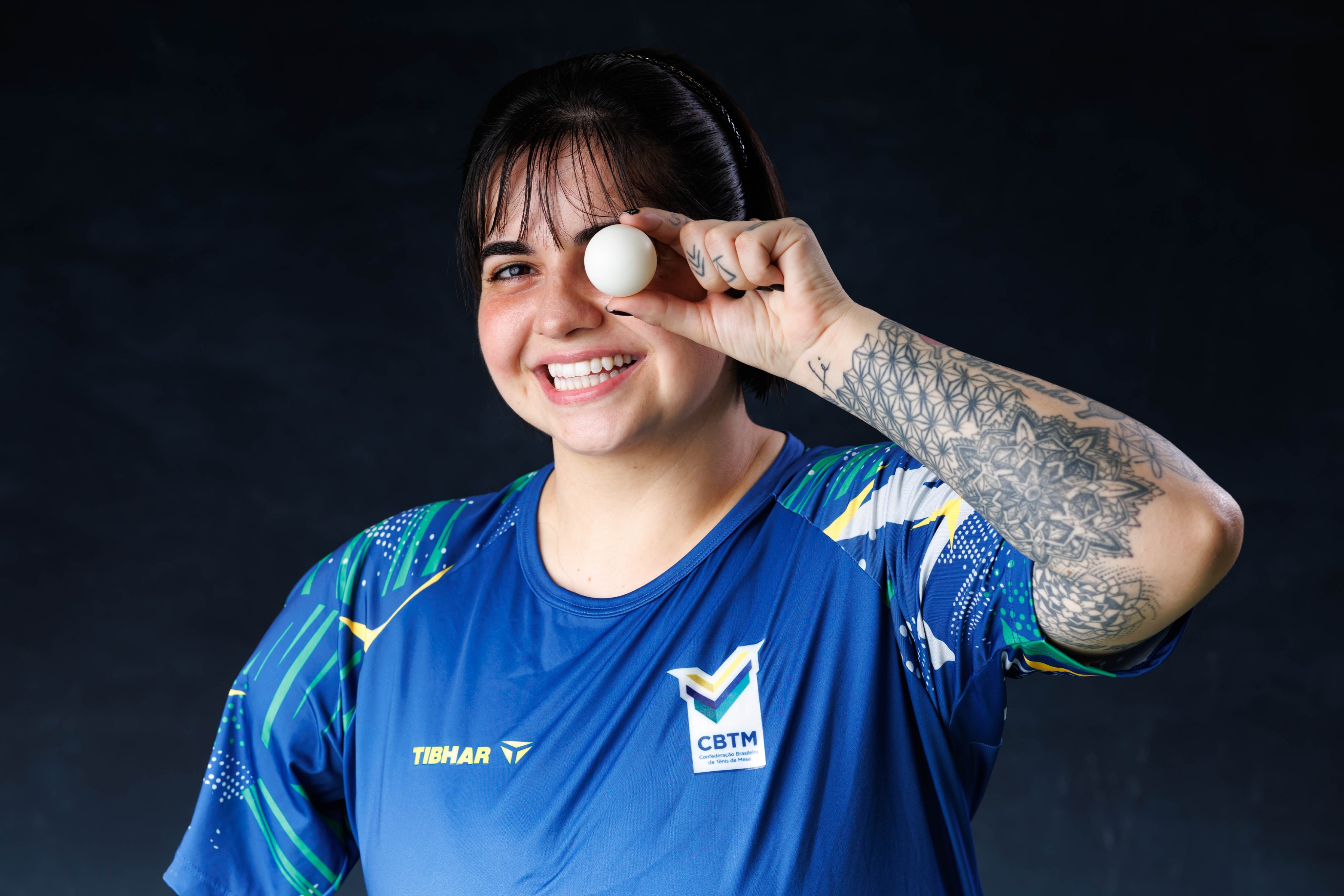 Tenismesista brasileña sin un brazo luchará por el oro en los Panamericanos 2023