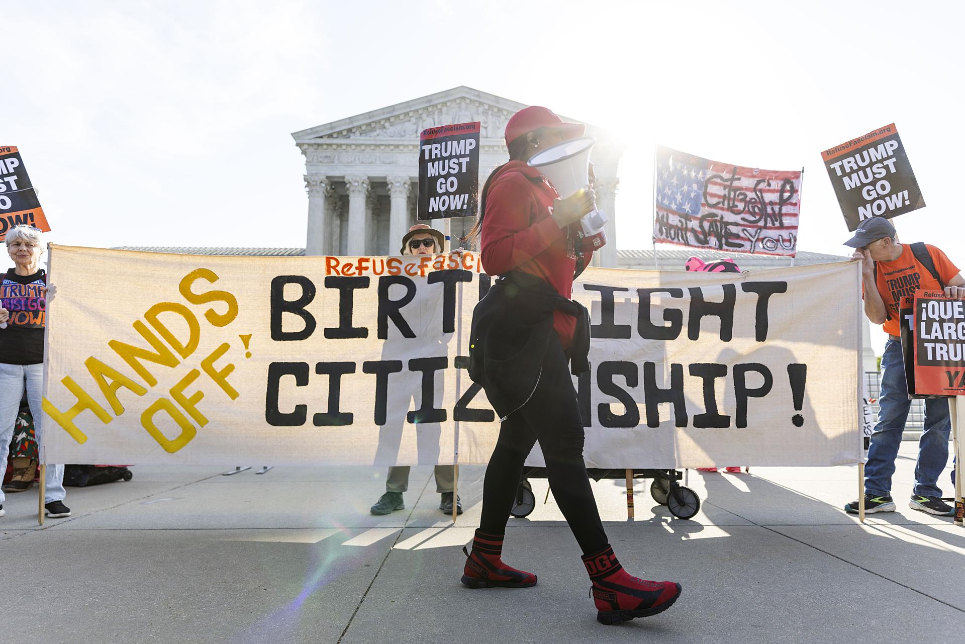 Corte Suprema, escéptica ante la idea de Trump de cambiar la ciudadanía por nacimiento