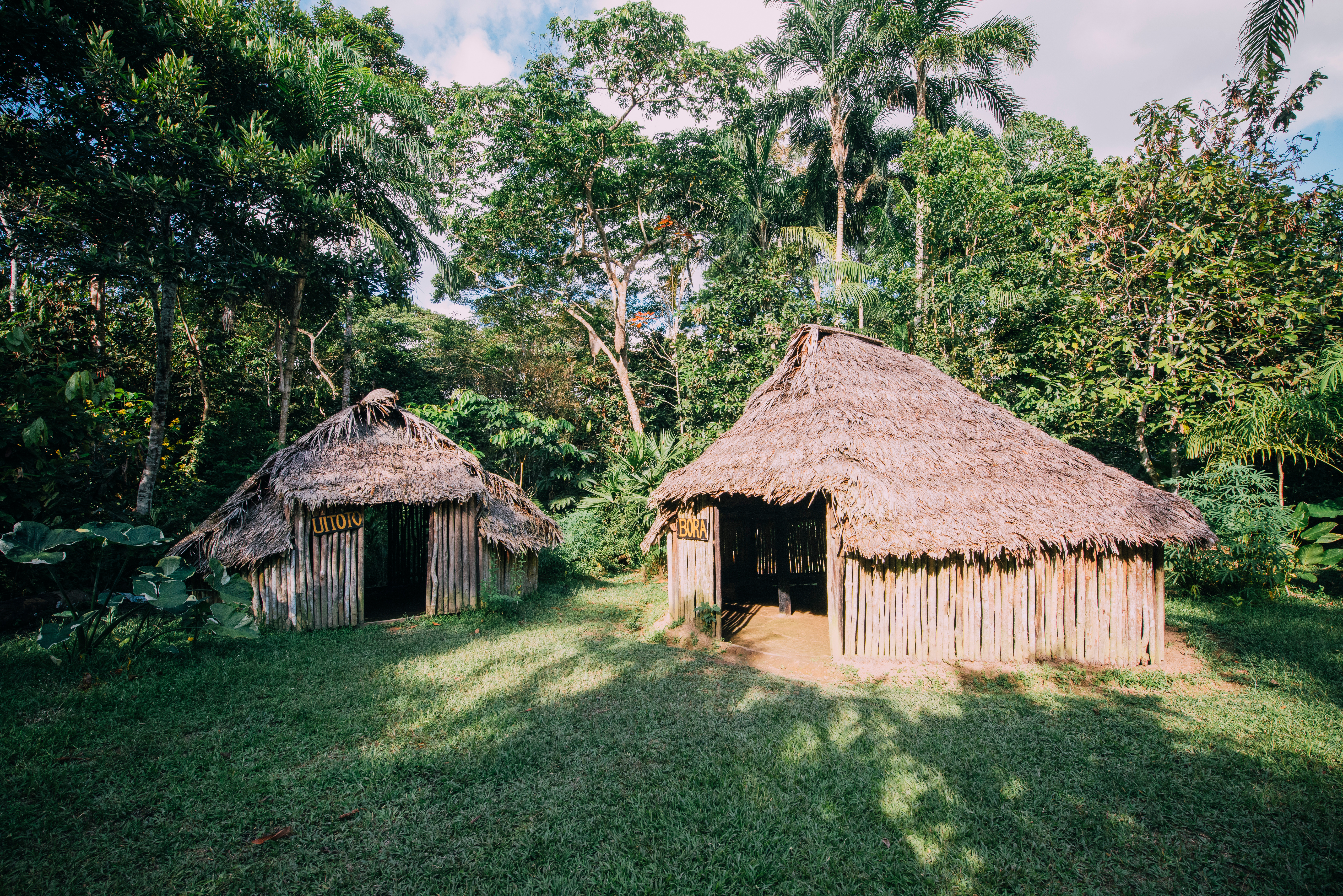 La historia del pueblo bora se encuentra estrechamente ligada a la historia de los murui- muinanɨ o huitoto y a los ocaina.