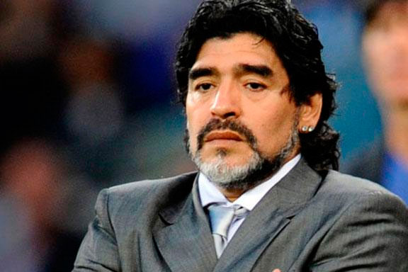 Diego Maradona niega estar deprimido tras muerte de su padre