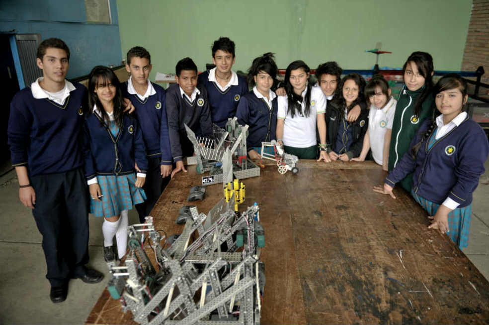 Estudiantes del colegio INEM, a punto de viajar al mundial de robótica