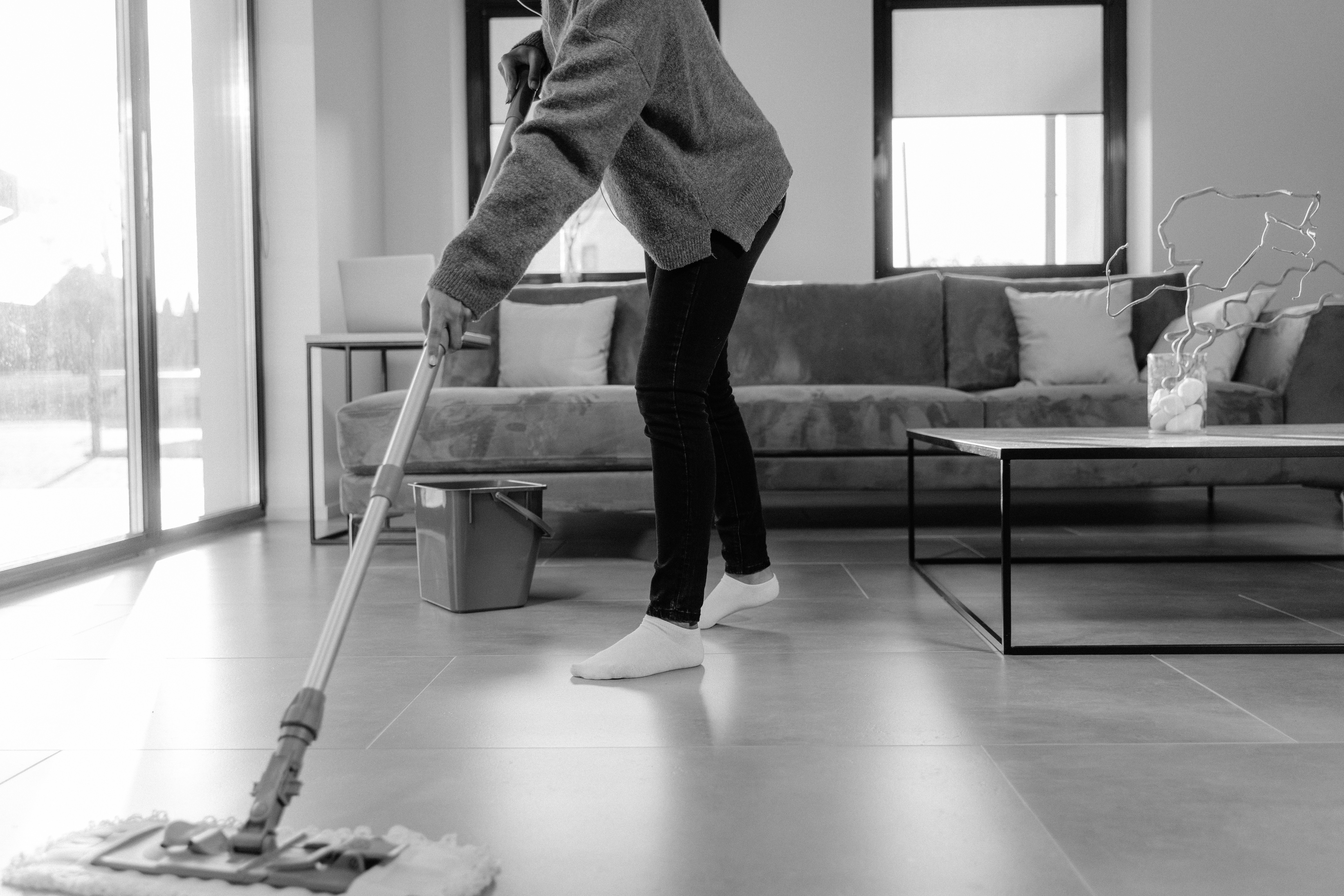 Deja el piso de tu cocina reluciente y libre de grasa con este remedio casero