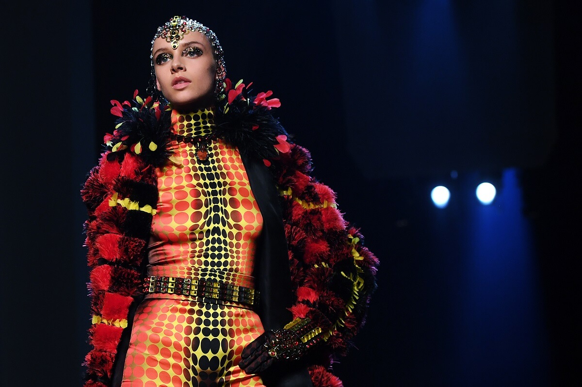Gaultier llega a París con una colección extravagante de inspiración animal