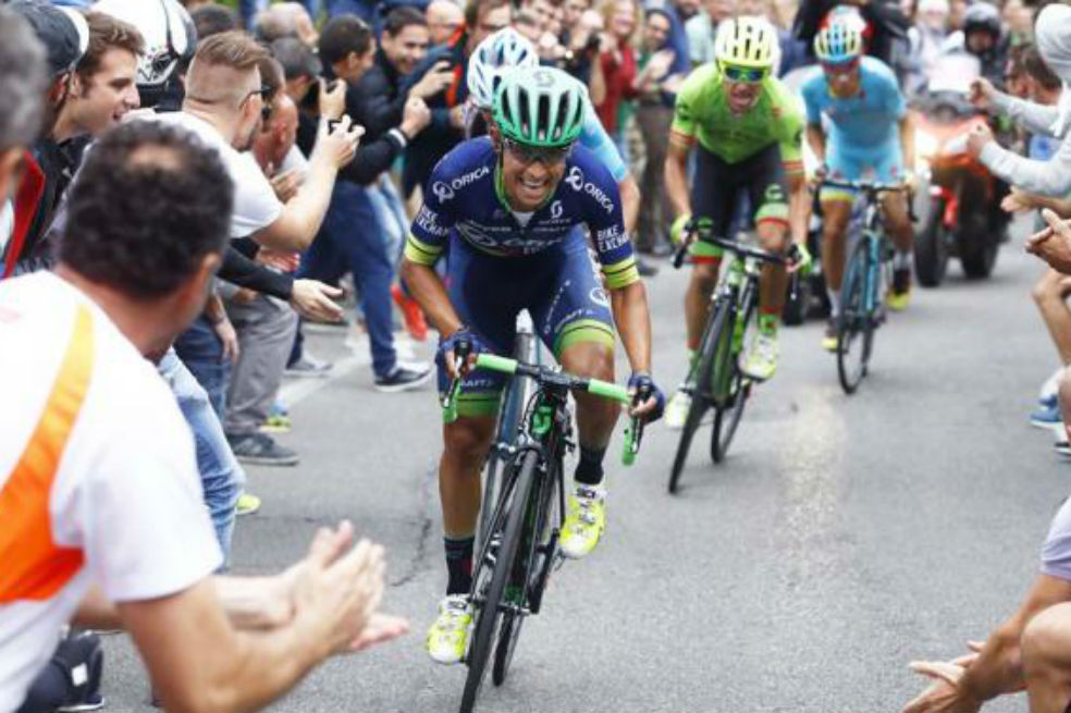 Chaves marca a presión a Froome