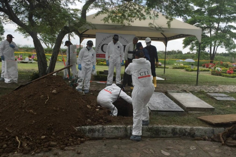 Exhumación de los restos del exministro Lara Bonilla.