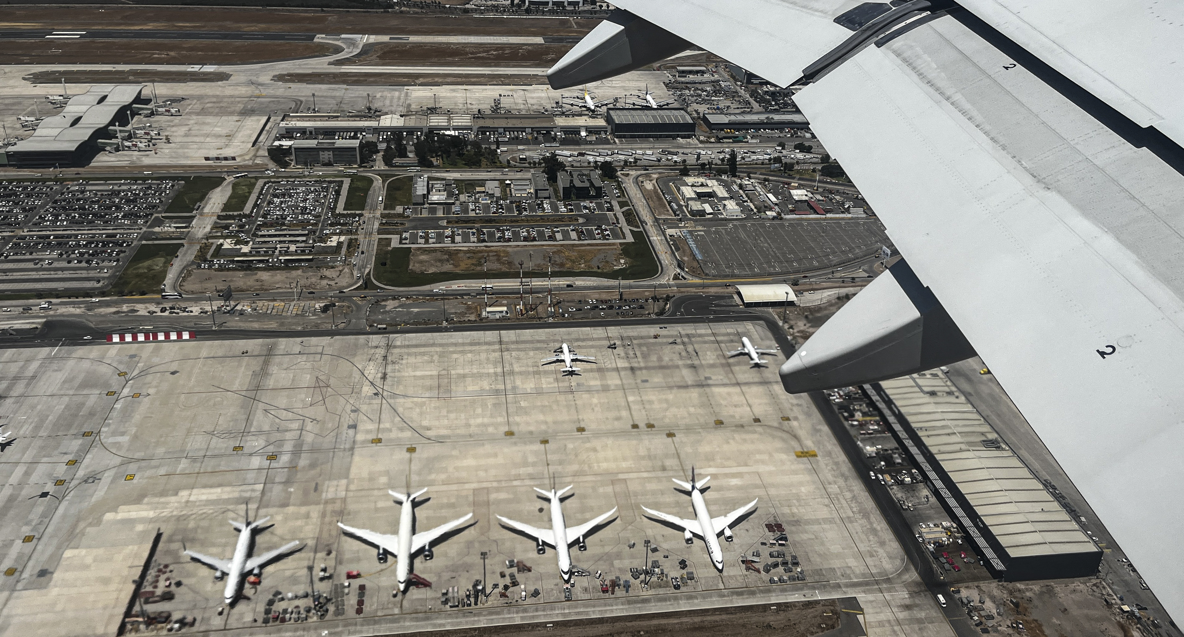 Intento de millonario robo en el Aeropuerto de Santiago dejó dos personas muertas