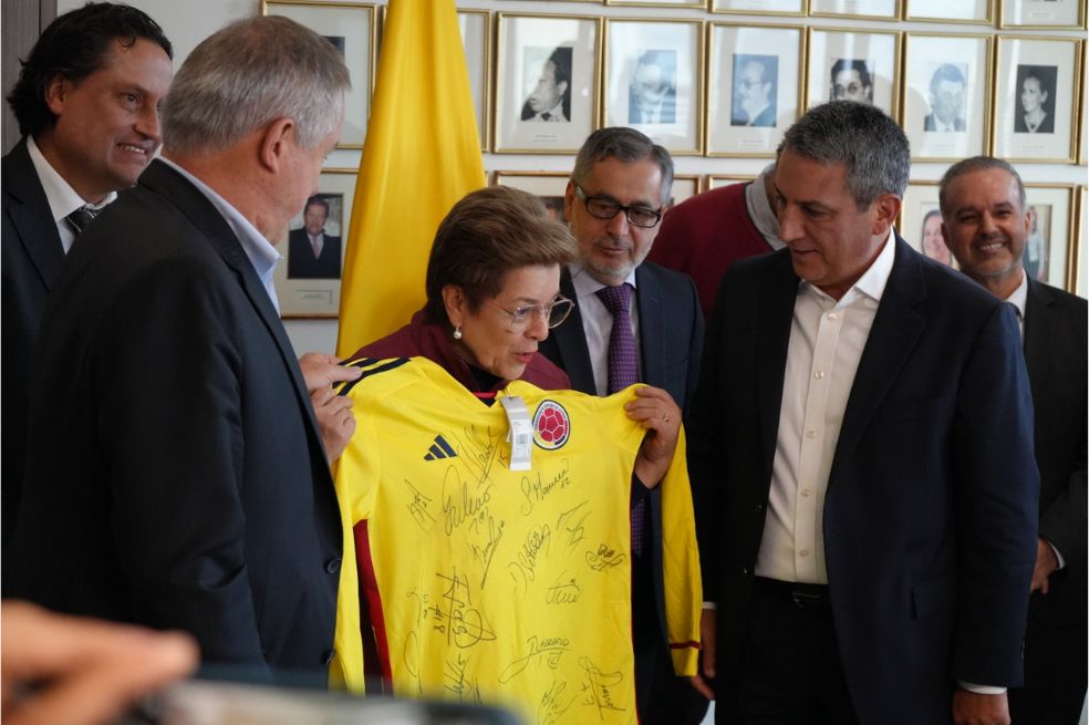 Sindicato de futbolistas, Dimayor y FCF acordaron iniciar negociaciones