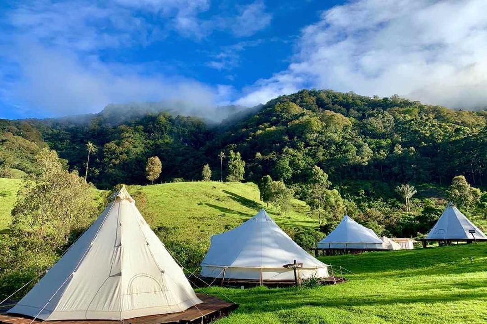 Lumbre es un hotel de lujo tipo “glamping” ubicado en el Valle del Cocora.