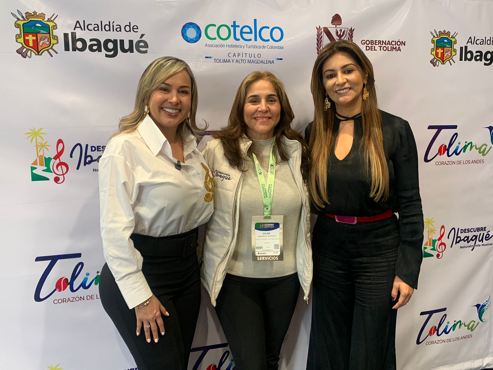 Alcaldesa de Ibagué, Johana Ximena Aranda; directora ejecutiva de Cotelco Capítulo Tolima y Alto Magdalena, Zulma Barrios; y Gobernadora del Tolima, Adriana Magali Matiz.