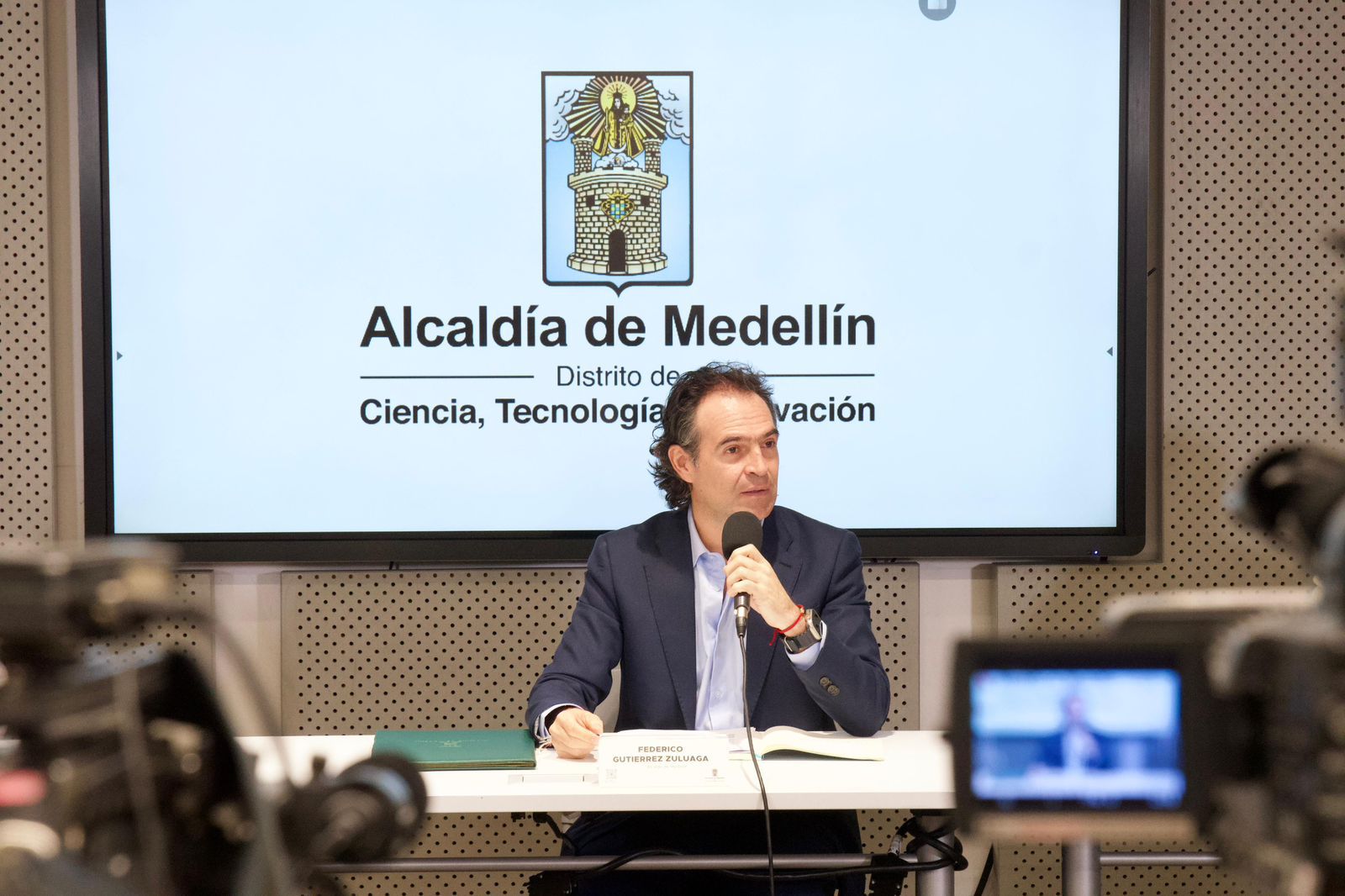Decretan toque de queda a menores de edad en algunas zonas de Medellín