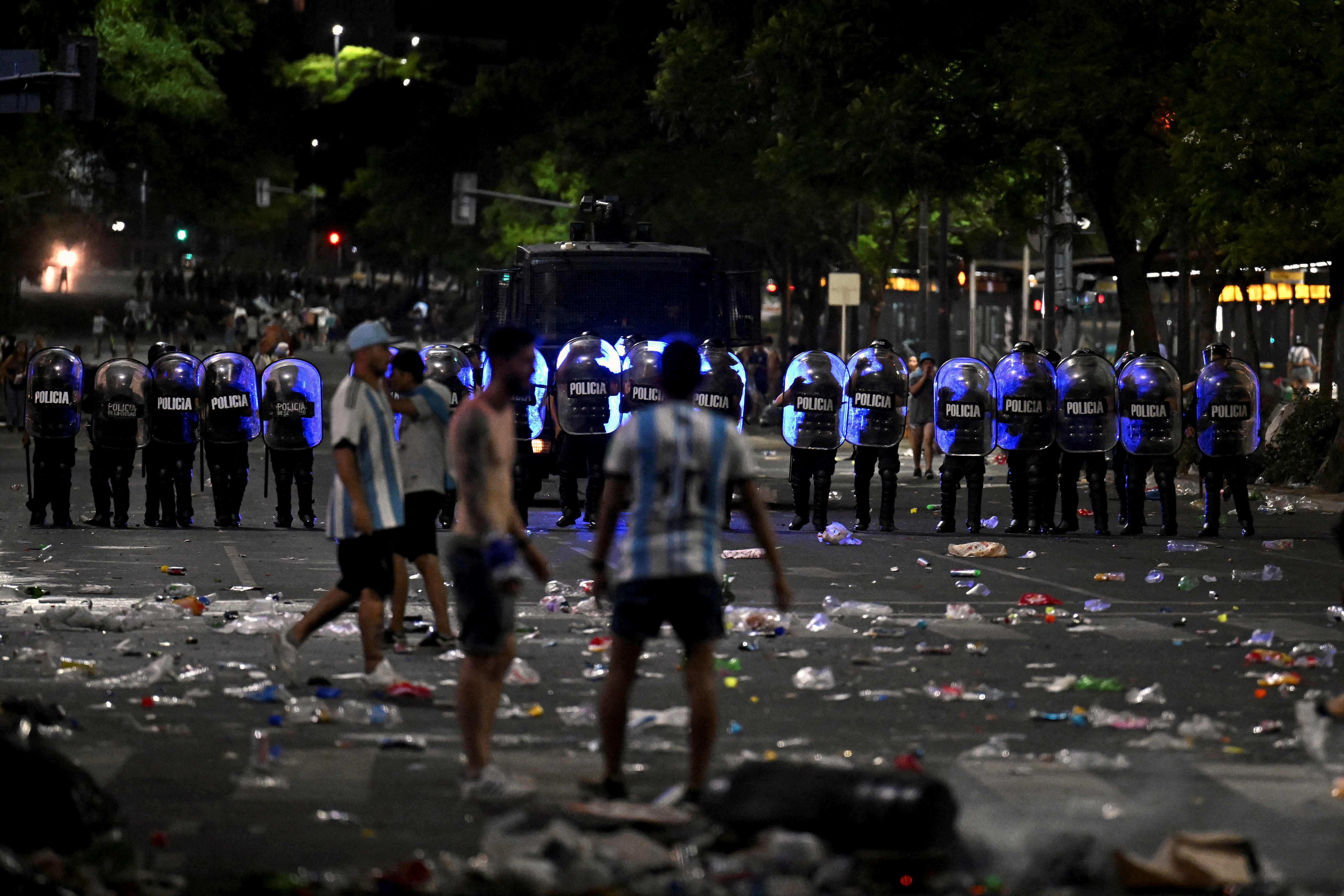 Disturbio hinchas argentinos en Buenos Aires