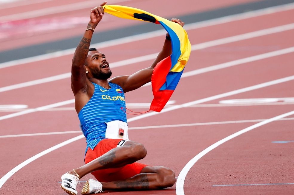 Anthony Zambrano tras la prueba de los 400 metros planos en los que ganó la medalla de plata en Tokio 2020.