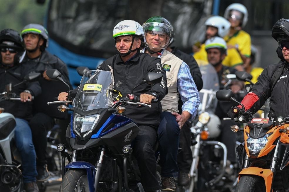 Bolsonaro vuelve a encabezar una rodada de motociclistas en pleno tercer pico en Brasil