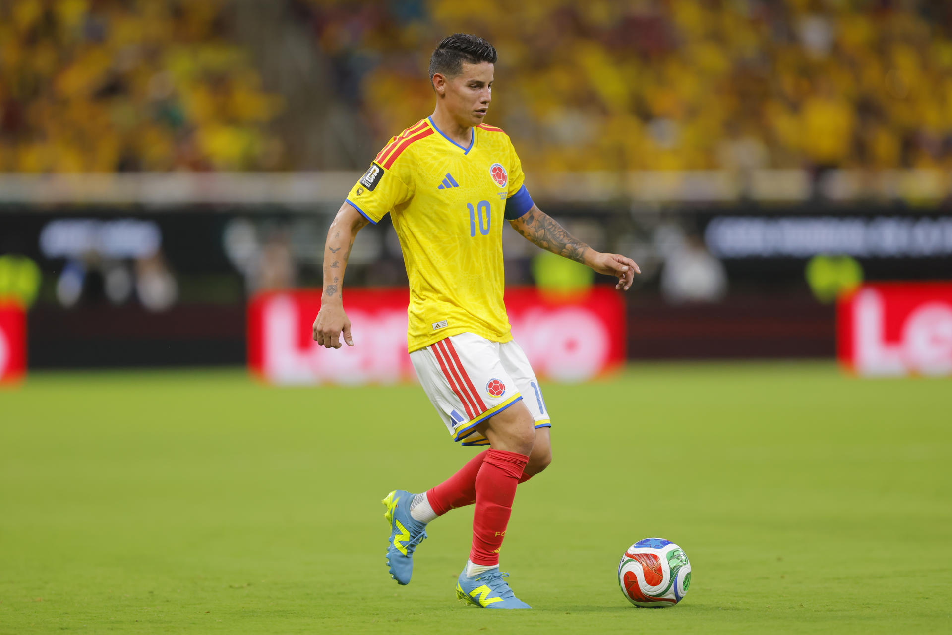 GR3172. GUADALAJARA (MÉXICO), 23/06/2026.- James Rodríguez de Colombia controla un balón este martes, en un partido del grupo K del Mundial de la FIFA 2026 entre Colombia y RD Congo, en el estadio Akron en Guadalajara (México). EFE/ Francisco Guasco
