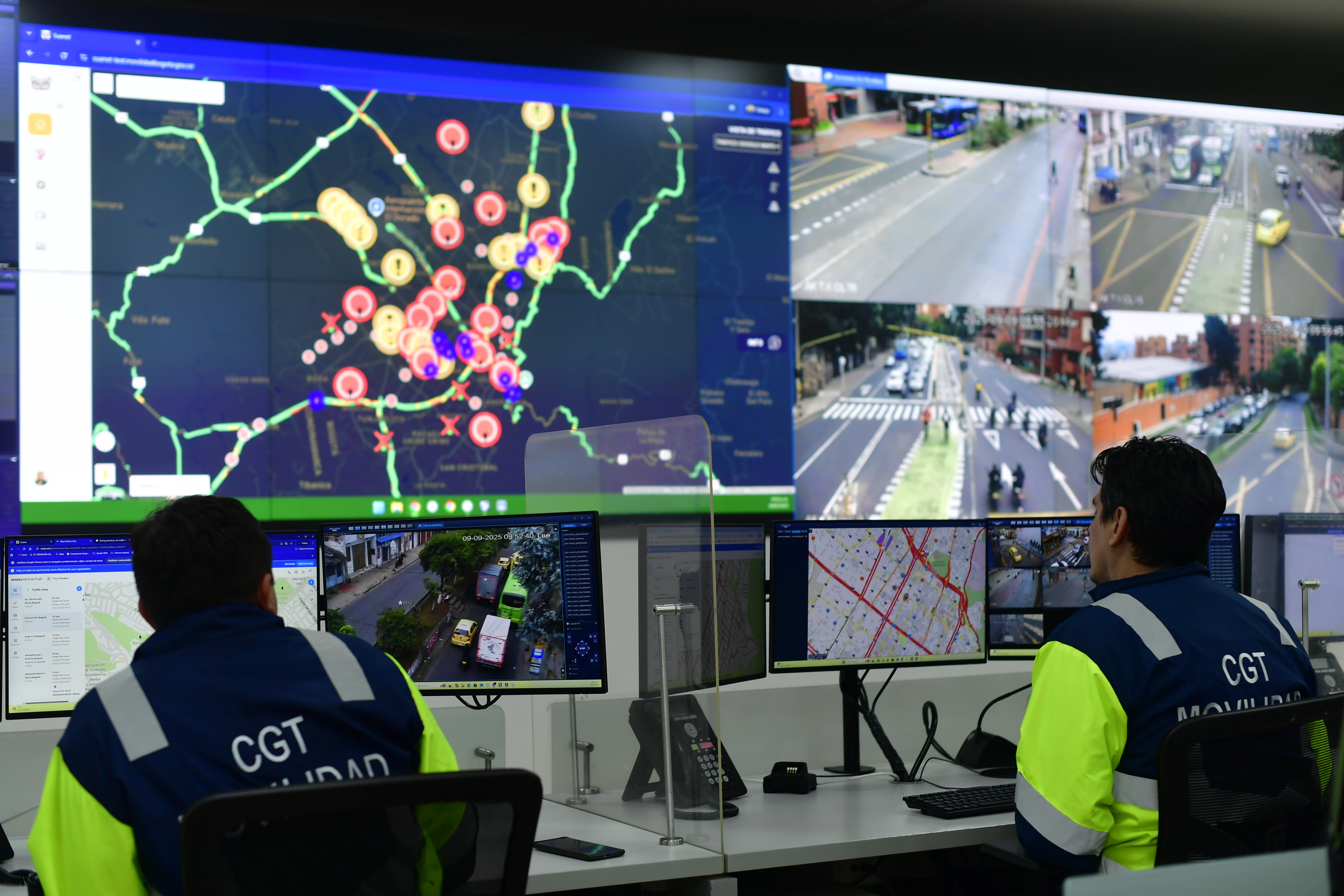 En medio de trancones y obras: así funciona el cerebro de la movilidad en Bogotá