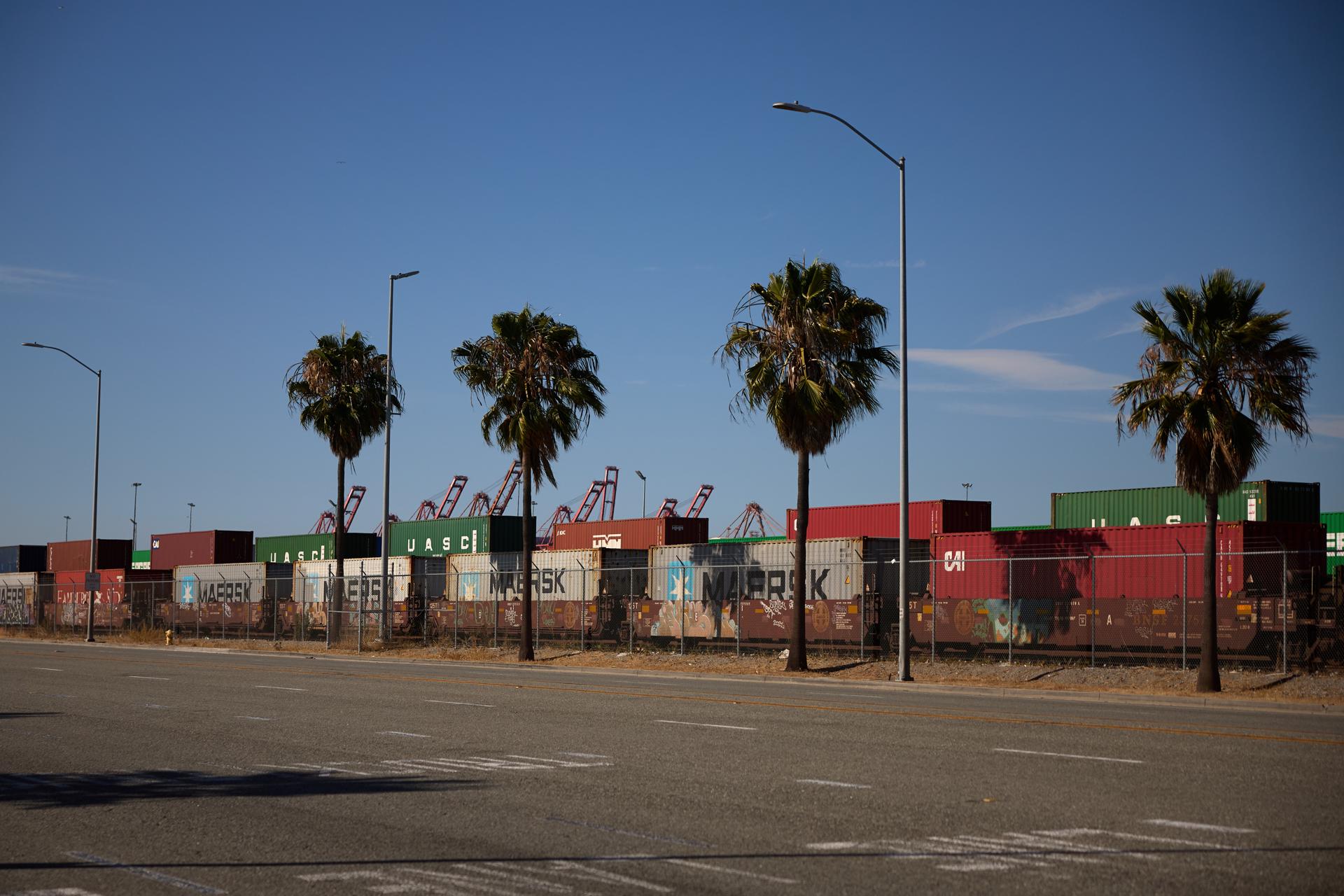LOS ANGELES (United States), 10/07/2025.- Shipping containers are stacked at the Port of Los Angeles in Los Angeles, California, USA, 09 July 2025. US President Donald Trump has sent letters to multiple countries dictating new US tariff rates on their countries' imports to the USA. EFE/EPA/ALLISON DINNER