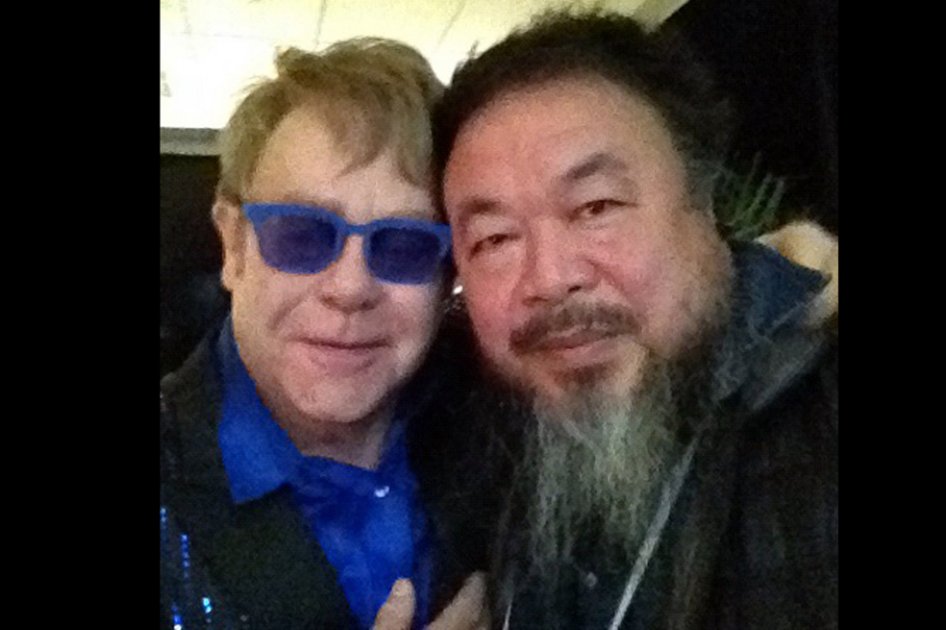 Elton John dedica concierto en Pekín a artista disidente