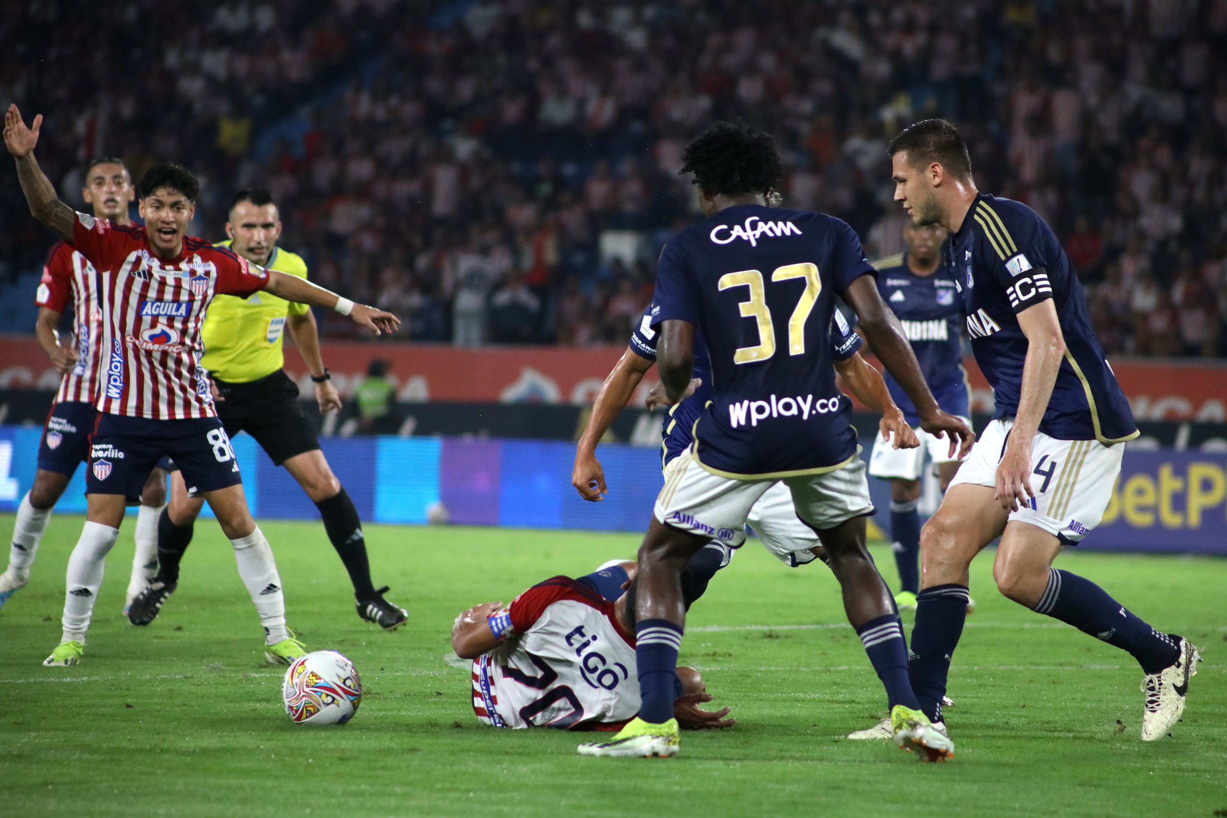 Sigue el mal momento de Millonarios: cuatro jugadores fueron multados