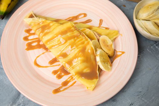 Receta: prepara un crepe de arequipe con banano en cuatro pasos