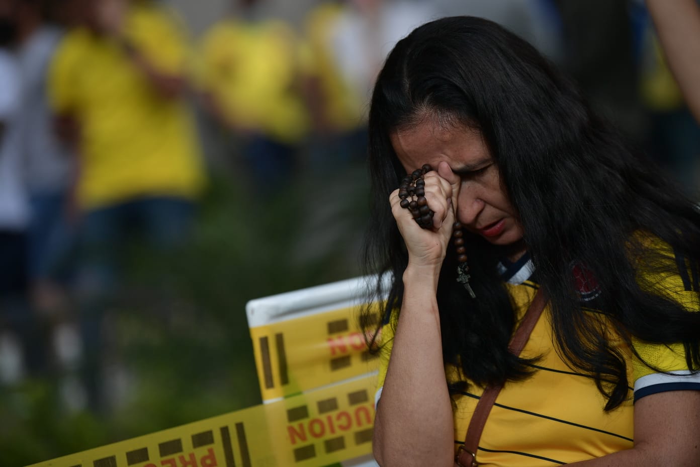 Las calles que se vestían de alegría por la confianza de una derrota de Hernández, se silenciaban con cada nuevo boletín de la Registraduría.