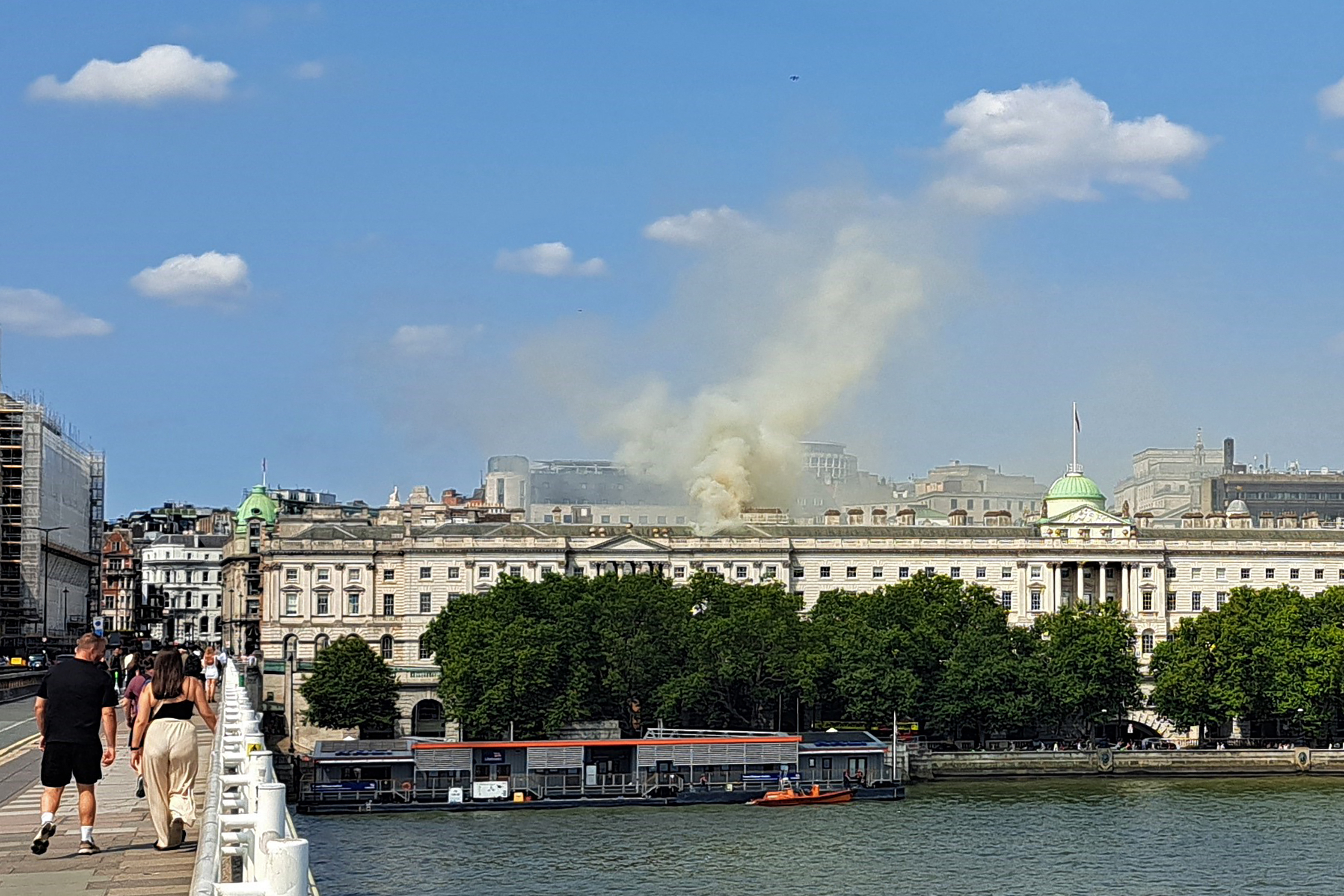 Se incendió el histórico Somerset House en Londres
