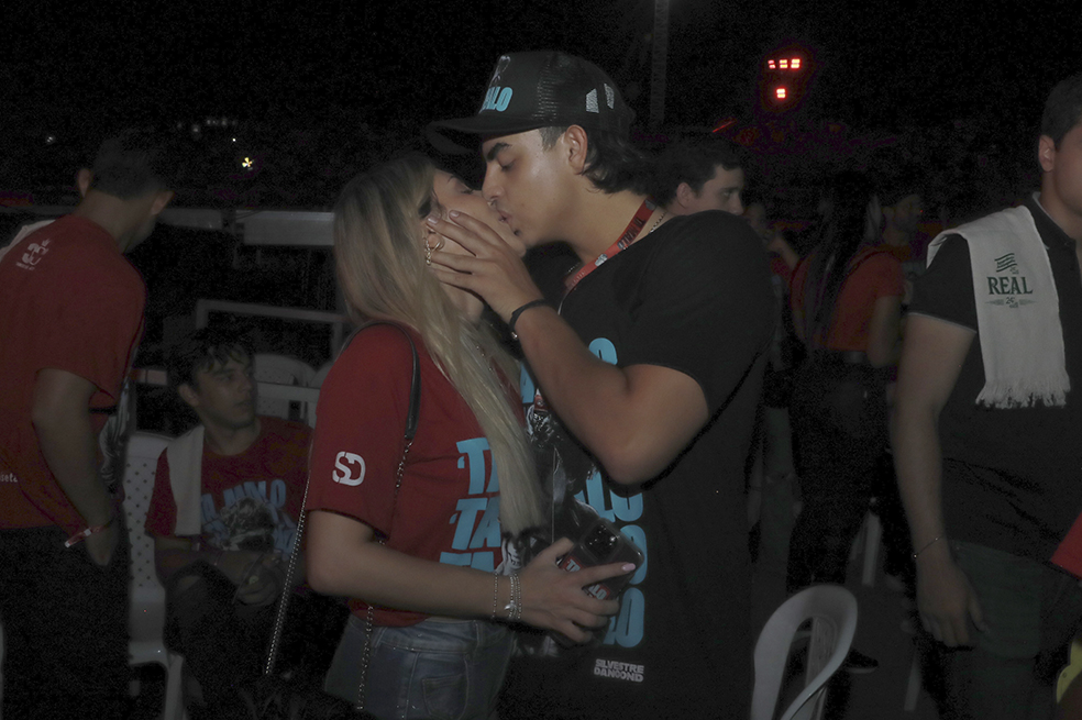 Silvestre Dangond ya es suegro: su hijo Luis José pillado de romance por paparazi