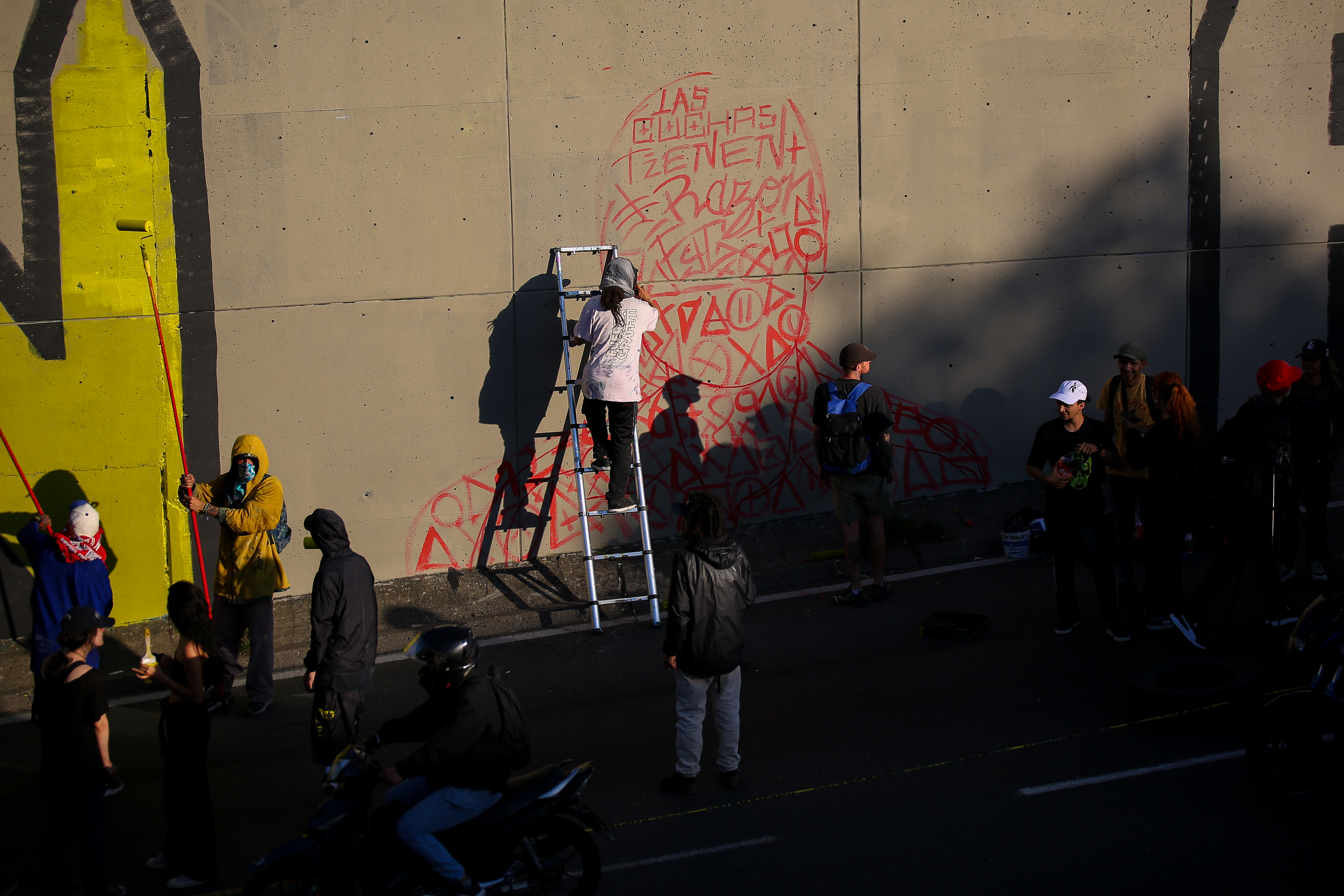Vuelven a pintar mural en Medellín "Las cuchas tienen razón"
