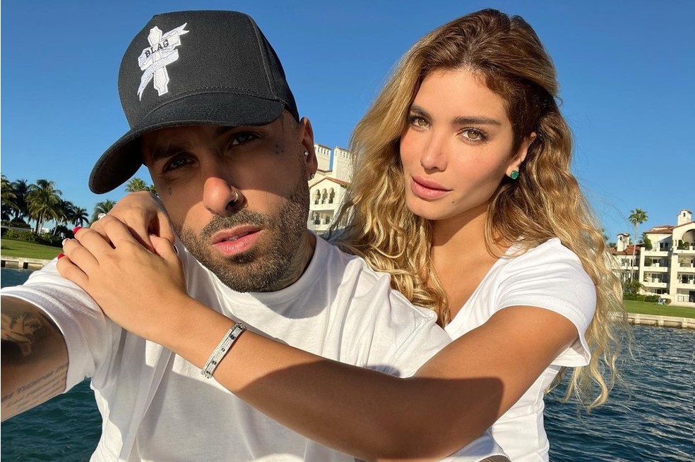 VIDEO: este es el millonario regalo de Navidad que Nicky Jam le dio a su novia