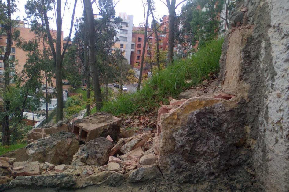 Distrito derribó muro que invadía espacio público en Chapinero
