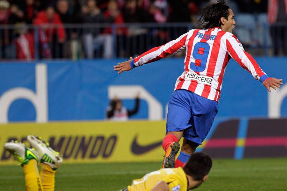 Atlético vence a Osasuna con gol de Falcao y sigue en lo alto de la Liga