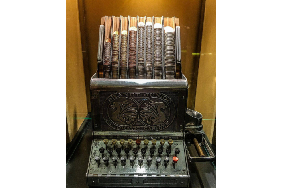Una ‘Brandt junior automatic cashier’, entre los tesoros del Museo Casa de Moneda