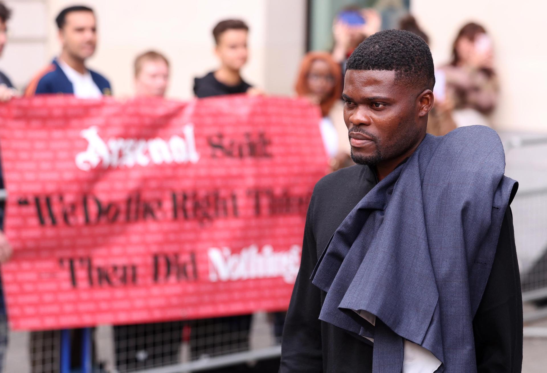 London (United Kingdom), 05/08/2025.- Former Arsenal footballer Thomas Partey departs the Westminster Magistrates Court in London, Britain, 05 August 2025. Partey is charged with five counts of rape against two women and a charge of sexual assault against a third one. (Reino Unido, Londres) EFE/EPA/NEIL HALL