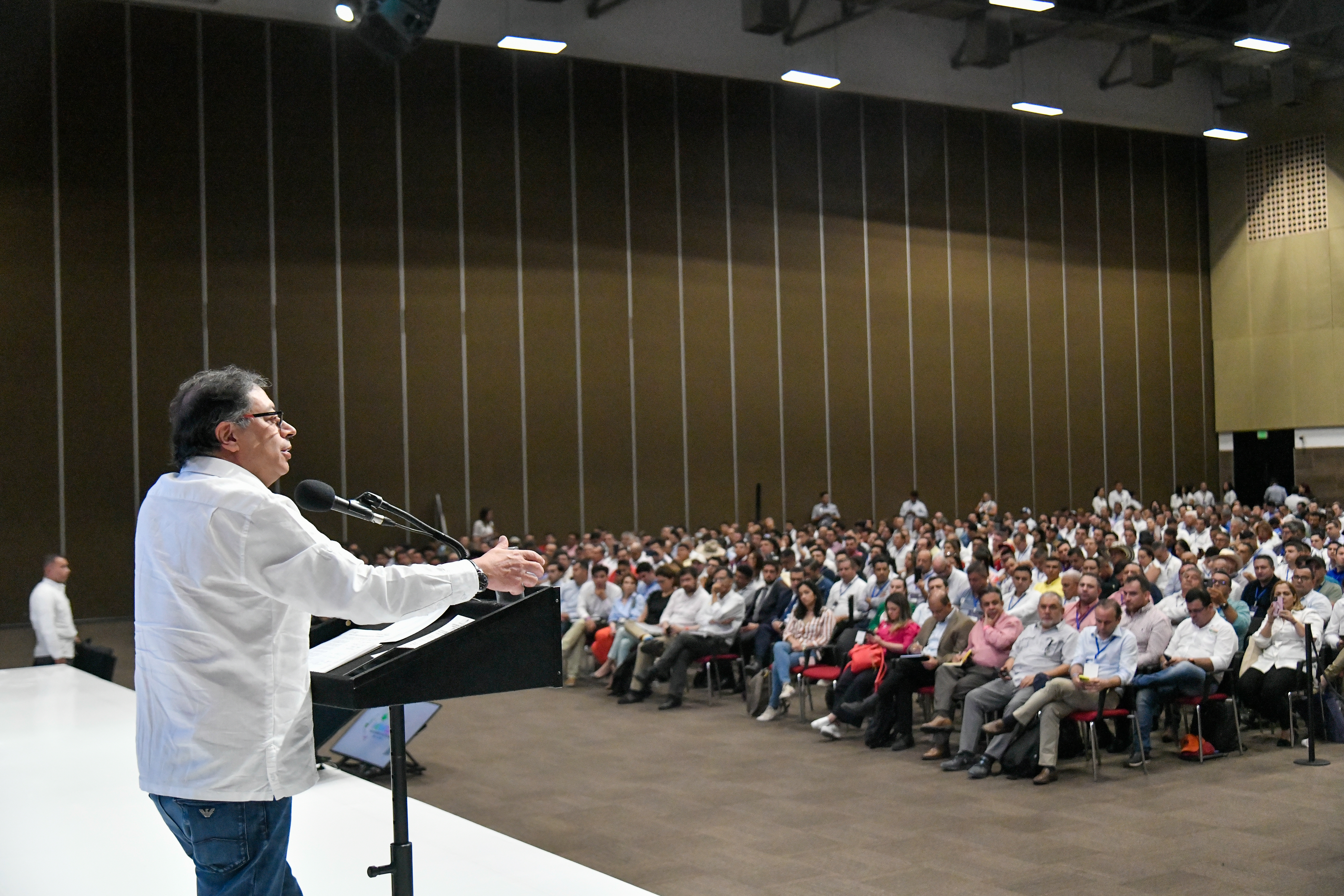 “El narcotraficante financia la política”: Petro a los alcaldes electos