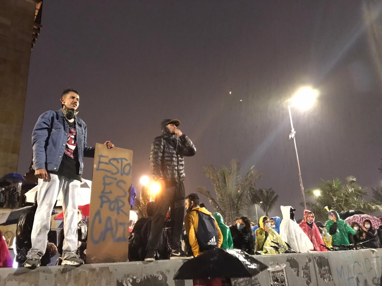 Paro nacional: a pesar de la lluvia, se mantiene la manifestación en los héroes