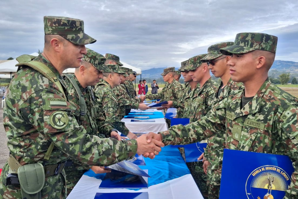 105 nuevos operadores de drones se gradúan para fortalecer la capacidad aérea del Ejército