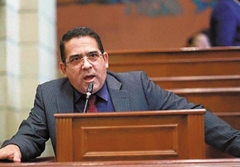 Acusan a congresista de compra de votos con diplomas “chimbos” de bachillerato