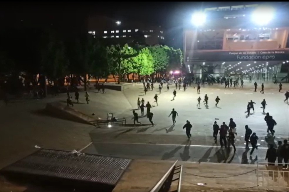 Ciudadanos denuncian enfrentamientos con el Esmad en Medellín