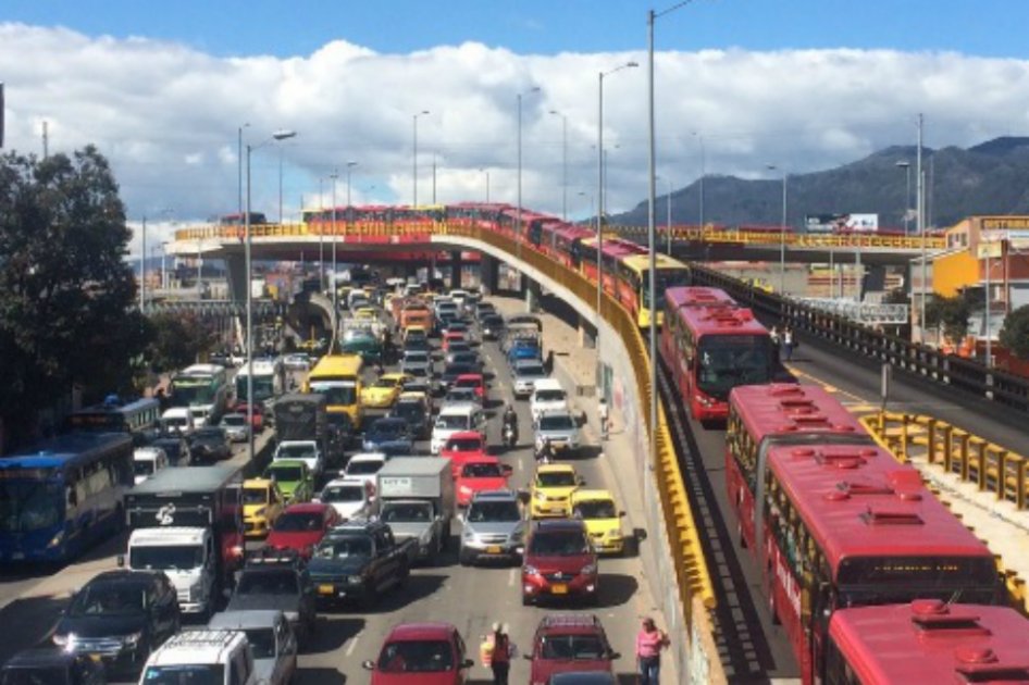 Bloqueos en avenida 30 por protesta contra presencia de habitantes de calle
