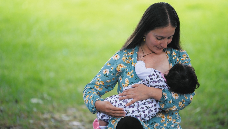 Cubículos de lactancia en TM: ¿apoyo a madres o rechazo a que amamanten en público?