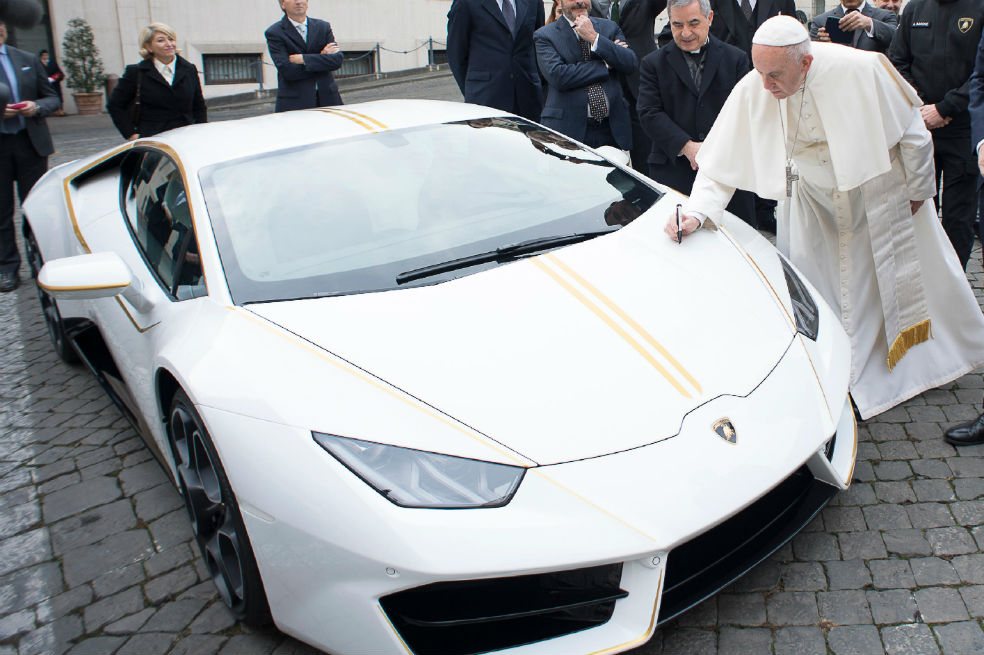 El Lamborghini del papa Francisco fue subastado en Mónaco