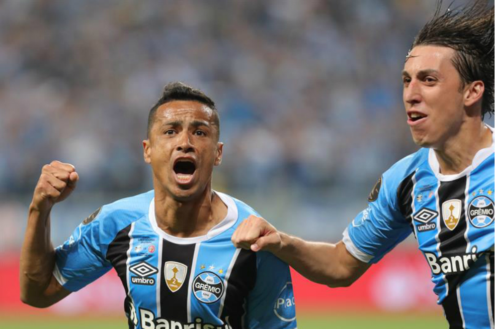 Gremio toma ventaja en su casa en la final de la Libertadores