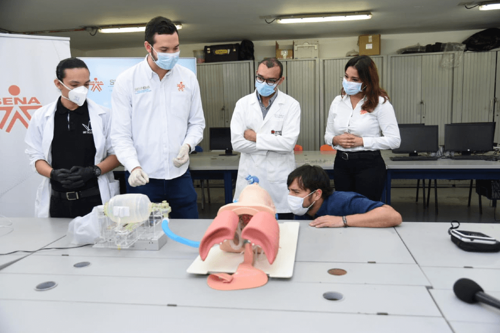 Jóvenes barranquilleros crean ventiladores artificiales para pacientes con coronavirus
