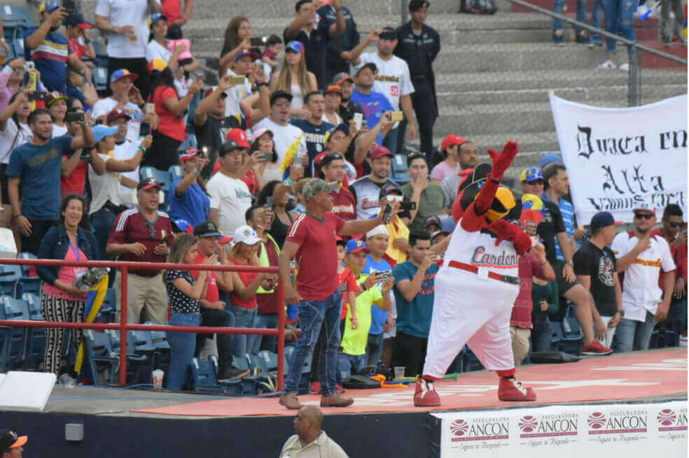 El Béisbol como una cura ante la crisis en Venezuela
