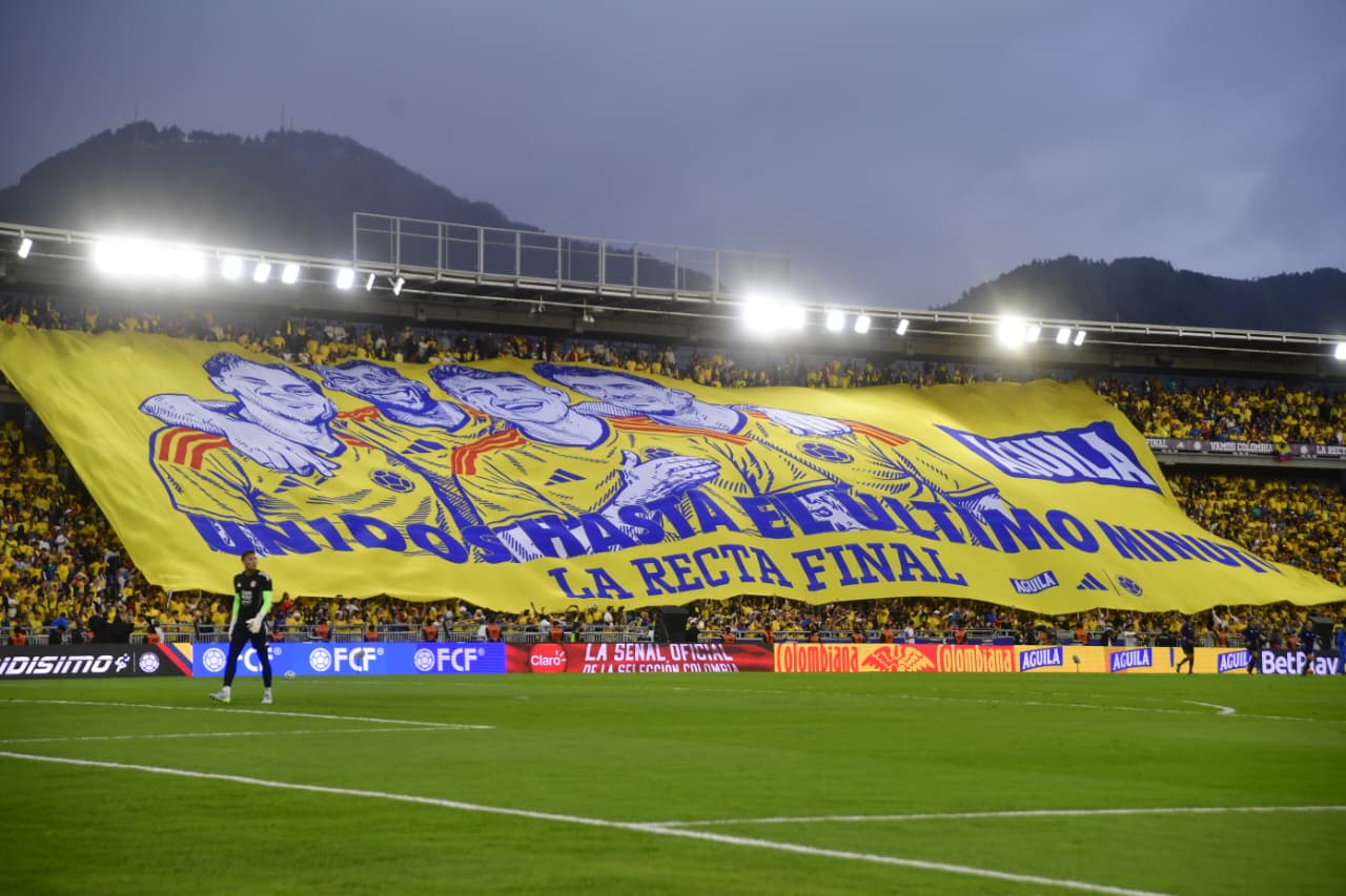 La afición colombiana en el estadio El Campín durante el partido de despedida de la selección de Colombia antes de la Copa Mundial de la FIFA 2026.