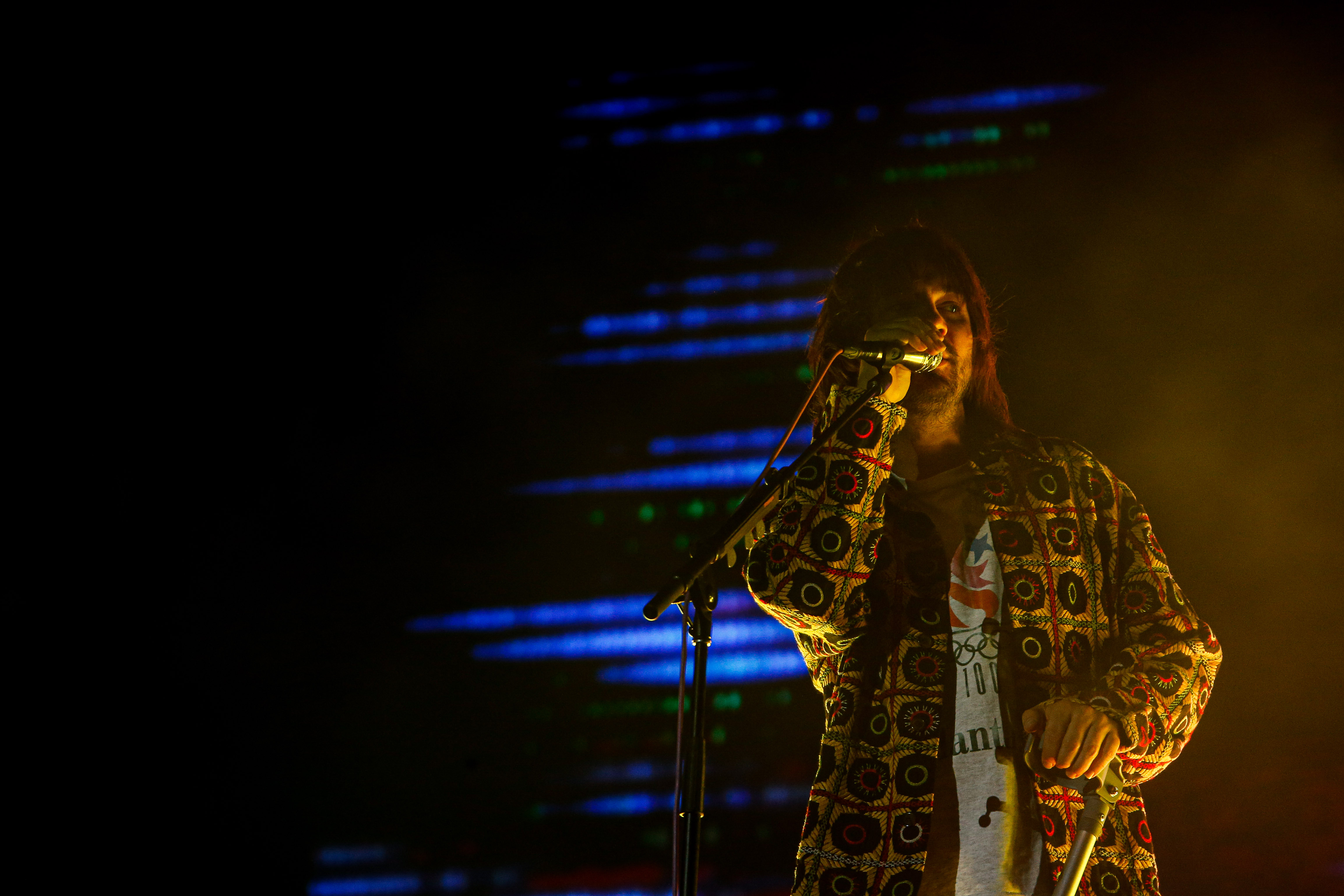 SANTIAGO (CHILE), 19/03/2023.- La banda Tame Impala actúa hoy, durante el último día del festival de música Lollapalooza 2023, en la comuna de Cerrillos, Santiago (Chile). El grupo estadounidense de música alternativa Twenty One Pilots cerró en la noche de este domingo el festival Lollapalooza 2023 de Chile, que empezó el pasado viernes y duró todo el fin de semana, con numerosos artistas de talla internacional y decenas de miles de asistentes cada día. EFE/ Ailen Díaz