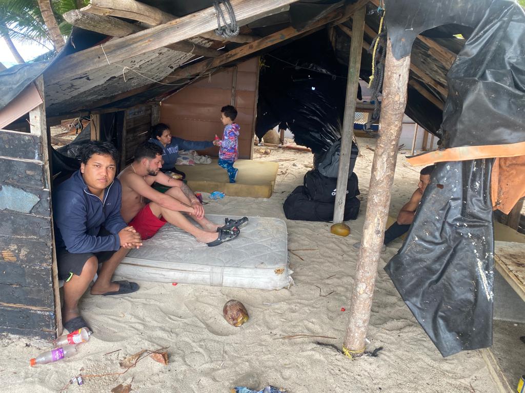 Procuraduría investigará a cinco miembros de la Armada por tráfico de migrantes