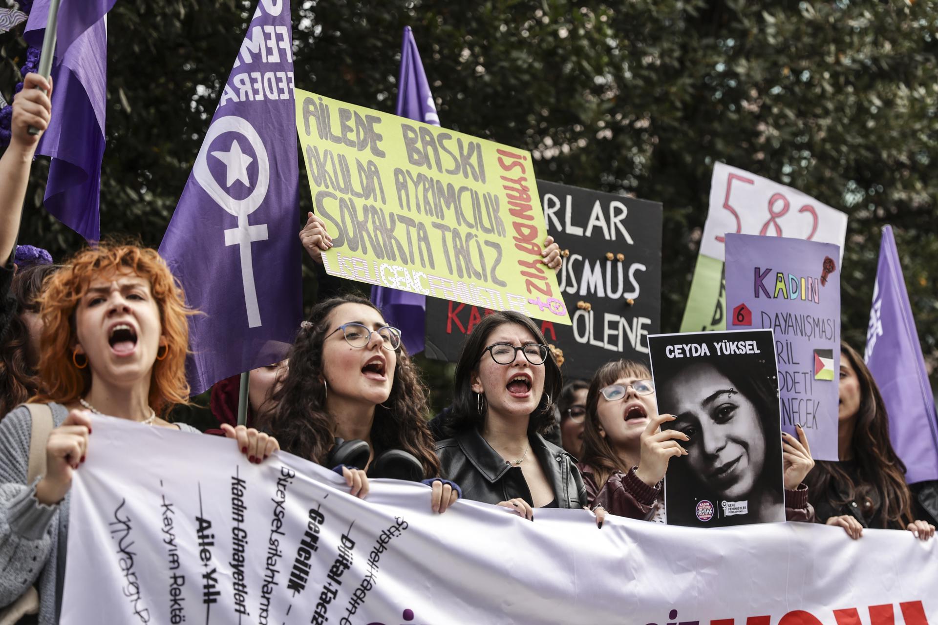 Violencia machista en Turquía: policía bloquea protestas mientras aumentan feminicidios