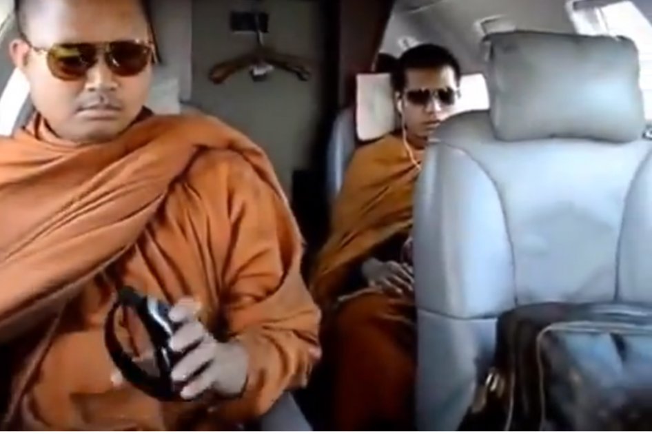 Polémica en Tailandia por monjes budistas con artículos de lujo