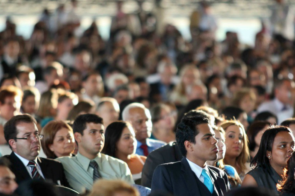 Los Testigos de Jehová en Bogotá se preparan para su asamblea regional